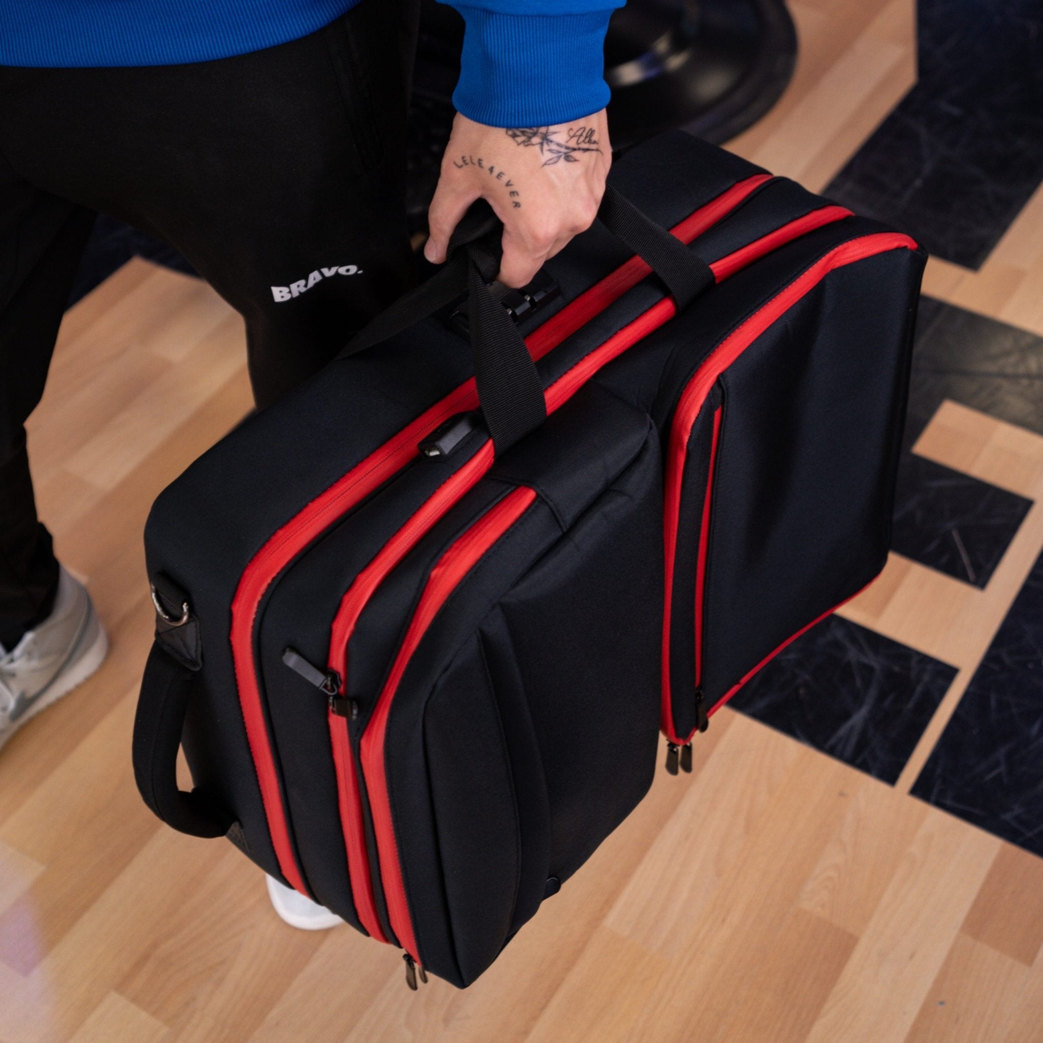 MOCHILA PROFESIONAL BARBERO NEGRO Y ROJO - Bravo Spain